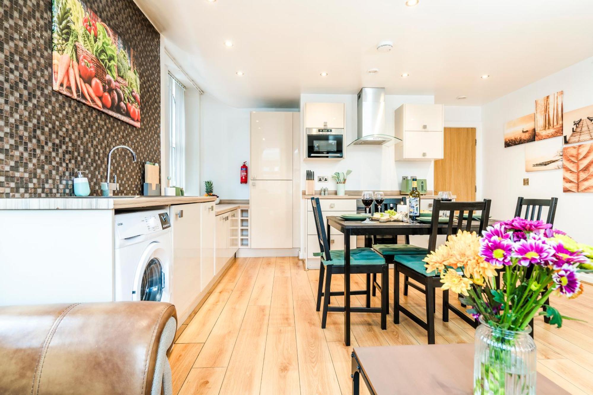 Cavern Quarters, Beautiful Two Bedroom City Centre Apartment By Garudy Serviced Apartments And Short Lets - Perfect For Longer Stays Liverpool Exterior foto
